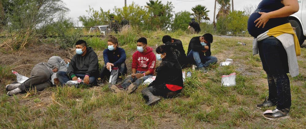 April 27, 2021, La Joya, Texas, USA: Asylum-seeking migrants are processed after crossing border from Mexico in La Joya TX on April 27, 2021. A surge has been overwhelming U.S. facilities at the southern borders. La Joya USA - ZUMAg208 20210427_zap_g208_007 Copyright: xCarolxGuzyx