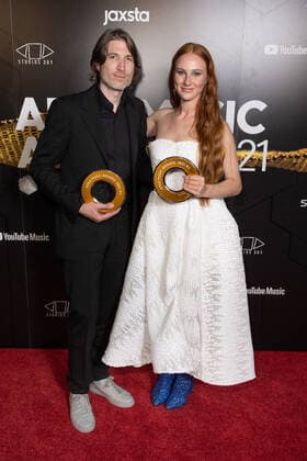 2021 APRA MUSIC AWARDS, Eric J Dubowsky and Vera Blue hold their awards for ?Most Performed Dance Work? at The APRA Music Awards, in Sydney, Wednesday, April 28, 2021. ( NO ARCHIVING, EDITORIAL USE ONLY, NO USE IN BOOKS WITHOUT CONSENT SYDNEY NEW SOUTH WALES AUSTRALIA  Copyright: xJAMESxGOURLEYx 20210428001538225112