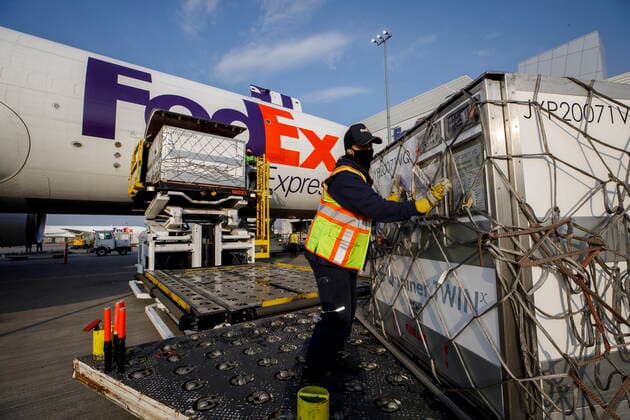 April 28, 2021, Toronto, on, Canada: Workers unload a shipment of Moderna COVID-19 vaccines at the FedEx hub in Toronto, Wednesday, April 28, 2021. Toronto Canada  - ZUMAc35_ 20210428_zaf_c35_001 Copyright: xColexBurstonx
