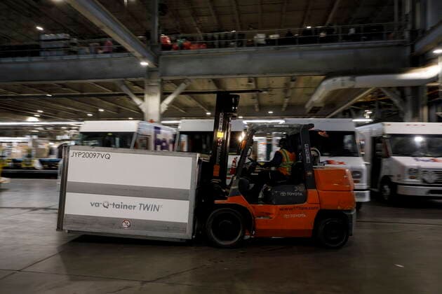 April 28, 2021, Toronto, on, Canada: Workers unload a shipment of Moderna COVID-19 vaccines at the FedEx hub in Toronto, Wednesday, April 28, 2021. Toronto Canada  - ZUMAc35_ 20210428_zaf_c35_008 Copyright: xColexBurstonx
