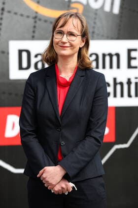 Spitzenkandidatin Fraktion die Linke Eva von Angern (Die Linke,Sachsen Anhalt) - Enthüllung der Grossflächenplakate vor der Landesgeschäftsstelle in der Ebendorferstrasse in Magdeburg von der Partei Die Linke Sachsen Anhalt zur Landtagswahl 2021 *** Top candidate Fraktion die Linke Eva von Angern Die Linke,Sachsen Anhalt Unveiling of the large-scale posters in front of the state headquarters in Ebendorferstrasse in Magdeburg by the party Die Linke Sachsen Anhalt for the state parliamentary elections 2021