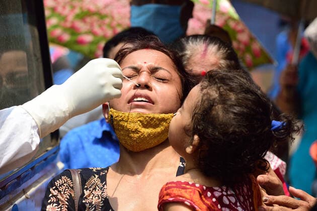 April 28, 2021, Kolkata, West Bengal, India: A healthcare worker collects swab samples from a woman for RTPCR covid 19 tests..There has been a scarcity of hospital beds reported in Kolkata as well as other Indian states along with medical oxygen. Kolkata India - ZUMAs197 20210428_zaa_s197_019 Copyright: xSumitxSanyalx