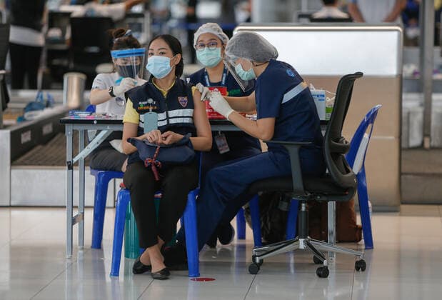 April 28, 2021, Bangkok, Thailand: A health worker inoculates an aviation-related personnel with the CoronaVac vaccine at Suvarnabhumi airport..The CoronaVac (Sinovac) vaccine is Chinese-made and developed by Sinovac Life Sciences..Ministry of Public Health and the Airport Operation Centre set up a new vaccination centre to remedy the Covid 19 emergency situation and efficiency of vaccination for aviation-related personnel. Bangkok Thailand - ZUMAs197 20210428_zaa_s197_027 Copyright: xChaiwatxSubprasomx