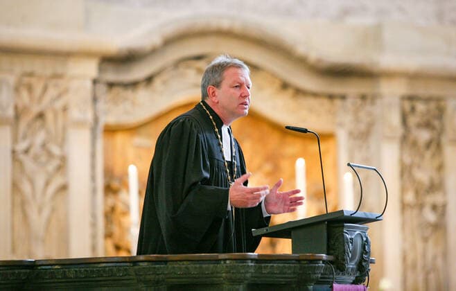 21.11.2007, Deutschland, Sachsen, Dresden, auf dem Foto Jochen Bohl, Bischof, evangelisch-lutherischer Theologe, Landesbischof der Evangelisch-Lutherischen Landeskirche Sachsens, hier während einer Predigt in der Kreuzkirche zum Buß- und Bettag fotografiert *** 21 11 2007, Germany, Saxony, Dresden, on the photo Jochen Bohl, bishop, Lutheran theologian, bishop of the Evangelical Lutheran Church of Saxony, here photographed during a sermon in the Kreuzkirche on the Day of Repentance and Prayer