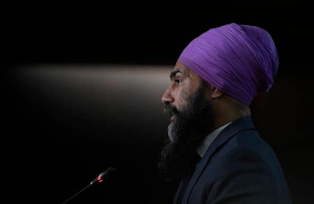 April 28, 2021, Ottawa, on, Canada: NDP leader Jagmeet Singh speaks with reporters on Parliament Hill in Ottawa on Wednesday April 28, 2021. Ottawa Canada  - ZUMAc35_ 20210428_zaf_c35_039 Copyright: xAdrianxWyldx