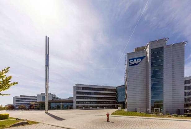SAP SE mit Sitz im baden-württembergischen Walldorf ist ein börsennotierter Softwarekonzern. Tätigkeitsschwerpunkt ist die Entwicklung von Software zur Abwicklung sämtlicher Geschäftsprozesse eines Unternehmens. 24.04.2021: Europa, Deutschland, Baden-Württemberg, Walldorf. *** SAP SE, headquartered in Walldorf, Baden Württemberg, Germany, is a publicly traded software company. Its main business is the development of software to handle all of a companys business processes 24 04 2021 Europe, Germany, Baden Württemberg, Walldorf, Germany