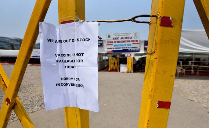 MUMBAI, INDIA - APRIL 28: The BKC Jumbo Covid-19 Vaccination Centre was closed due to shortage of vaccines on April 28, 2021 in Mumbai, India. (Photo by Satish Bate Hindustan Times) BKC Jumbo Covid-19 Vaccination Centre Was Closed Due To Shortage Of Vaccines