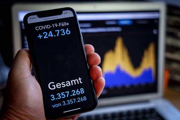 Coronavirus in Germany Covid 19 Dashboard of the Robert Koch Institute 29 04 2021 Robert Koch Institute 7 days Incidence 154.9 7 days Number of cases 128 799 COVID 19 cases 3 357 268 Addition of 24 736 compared to previous day COVID 19 deaths 82 544 Addition of 264 compared to previous day