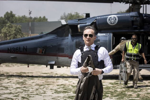 Heiko Maas, Bundesaussenminister, aufgenommen am Hauptquartier Resolute Support (HQRS) in Kabul, 29.04.2021. Maas reist nach Afghanistan fuer politische Gespraeche und einen Besuch der stationierten Soldaten der Bundeswehr. Kabul Afghanistan *** Heiko Maas, German Foreign Minister, photographed at Resolute Support HQRS in Kabul, 29 04 2021 Maas travels to Afghanistan for political talks and a visit to stationed Bundeswehr soldiers Kabul Afghanistan Copyright: xFlorianxGaertner photothek.dex