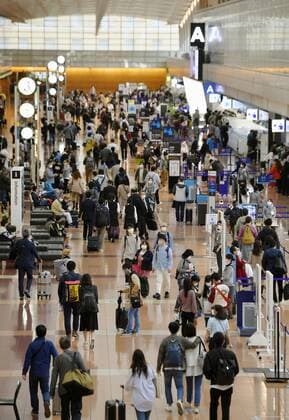 Golden Week holidays amid coronavirus pandemic A departure lobby for domestic flights at Tokyo s Haneda airport is crowded with people on April 29, 2021. Japan s Golden Week holiday period started the same day while the capital, along with Osaka area, remains in a coronavirus state of emergency. 