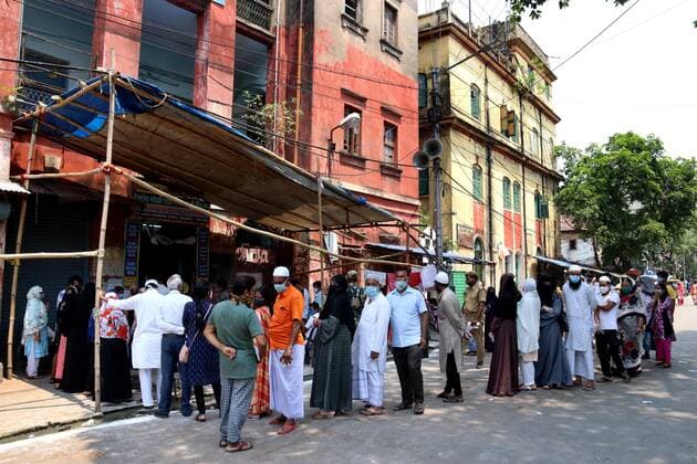 india: Final phase of West Bengal s state legislative assembly Indian voters queue to cast their votes at a polling station during the final phase of West Bengal s state legislative assembly elections in Kolkata on April 29, 2021. India Copyright: DipaxChakraborty