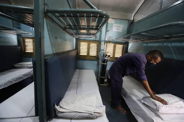 April 29, 2021, New Delhi, India: Train coaches turned into an isolation ward for coronavirus emergencies by the Indian Railways, at Anand Vihar Railway yards. New Delhi India - ZUMAp176 20210429_zip_p176_005 Copyright: xVijayxPandeyx