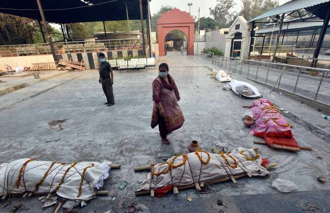 NEW DELHI, INDIA - APRIL 29: Bodies of people who died of Covid-19 lined and waiting to be cremated at Subhash Nagar Crematorium, on April 29, 2021 in New Delhi, India. (Photo by Sanjeev Verma Hindustan Times) Cremation Of Covid-19 Victims