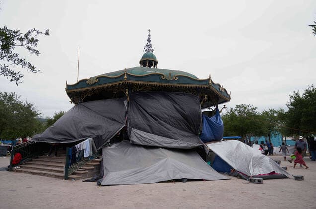 April 29, 2021, Reynosa, Mexico: Asylum seeking migrants from Central America are living on the street in Reynosa, Mexico while they wait for President Joe Biden to open the US border for them to try to cross. Reynosa Mexico - ZUMAd211 20210429_zap_d211_005 Copyright: xAllisonxDinnerx