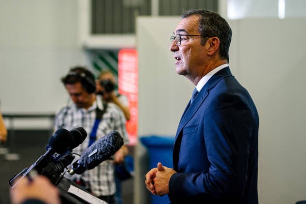 STEVEN MARSHALL COVID19 PRESSER, South Australian Premier Steven Marshall speaks to the media during a press conference at the Adelaide Showgrounds Vaccination Centre in Adelaide, Friday, April 30, 2021. ( NO ARCHIVING, EDITORIAL USE ONLY, NO USE IN BOOKS WITHOUT CONSENT ADELAIDE SA AUSTRALIA  Copyright: xMORGANxSETTEx 20210430001538618455