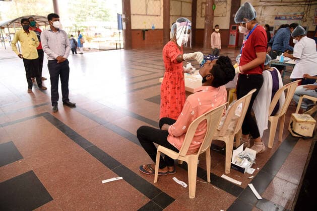 NAVI MUMBAI, INDIA ? APRIL 29: Medics take swab samples for COVID-19 test of commuters at Kopar Khairane Railway Station, on April 29, 2021 in Navi Mumbai, India. (Photo by Bachchan Kumar Hindustan Times ) Medical Team Conducts COVID-19 Coronavirus Test
