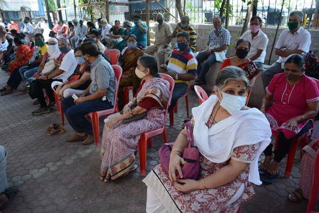 MUMBAI, INDIA ? APRIL 29: Crowd of senior citizens throng Savarkar Hospital Vaccination Centre for a dose of Covid-19 vaccine fearing shortage, in Mulund on April 29, 2021 in Mumbai, India. (Photo by Praful Gangurde Hindustan Times ) COVID-19 Vaccination Drive