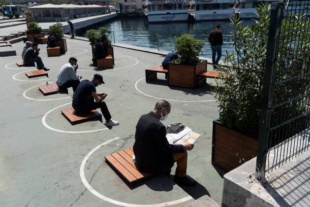April 30, 2021, Istanbul, TUR: 17 days full lockdown officially began on Thursday evening but its impact was more evident on Friday. People sat on the designated benches at the Kadikoy district during the curfew to prevent the spread of the coronavirus disease (COVID-19) in Istanbul, Turkey on April 30, 2021. Istanbul TUR - ZUMAz112 20210430_zip_z112_014 Copyright: xJasonxDeanx