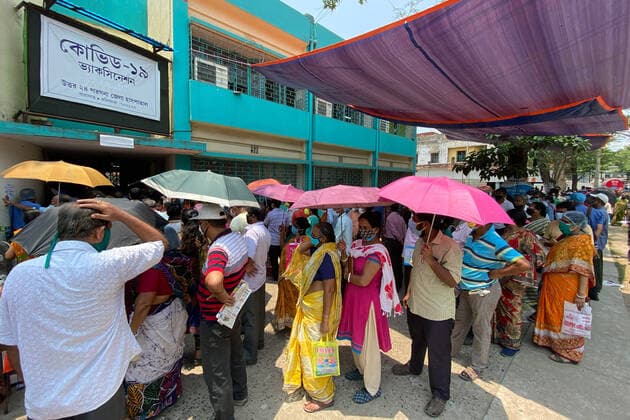 April 30, 2021, Barasat, West Bengal, India: People wearing masks wait to be vaccinated at the Barasat state General hospital amid the deadly second wave of COVID-19..India is reportedly running out of Covid-19 vaccines just as a virulent second wave continues to devastate the country, threatening the governmentis plans to ramp up the vaccination programme by the weekend in an effort to curb the spread of the virus. Barasat India - ZUMAs197 20210430_zaa_s197_040 Copyright: xDipayanxBosex