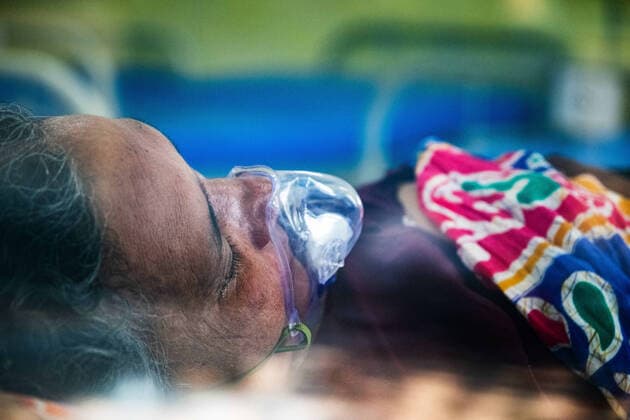 April 30, 2021, Kolkata, India: A covid patient wearing an oxygen mask seen lying on a bed inside a newly made Covid ward at Barasat Government Hospital..India s total coronavirus cases set global records with 18.8 millions cases and 208,000 death as people desperately searching for hospital beds and oxygen cylinders are finding help on social media according to an Indian media report. Kolkata India - ZUMAs197 20210430_zaa_s197_052 Copyright: xDipayanxBosex