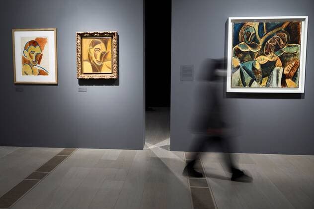 Bilder des Jahres 2021, Entertainment 04 April Entertainment Themen der Woche KW17 Entertainment Bilder des Tages People visit Picasso ibero exhibition at Botín Centre, in Santander, Cantabria, northern Spain, on 30 april 2021. Picasso ibero is the first exhibition to explore the influence of Iberian art on Pablo Picasso, and wil be open from 1 May to 12 september 2021. Picasso ibero exhibition !ACHTUNG: NUR REDAKTIONELLE NUTZUNG!  Copyright: xPedroxPuentexHoyosx GRAF5690 20210430-637553980787054268
