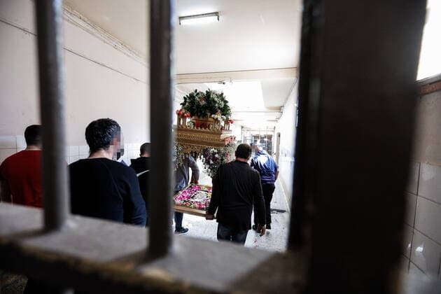 April 30, 2021, Athens, Greece: Procession of the Epitaph in Korydalos prison during Orthodox Holy Week. Athens Greece - ZUMAe114 20210430_zaa_e114_002 Copyright: xEurokinissix