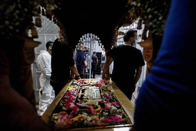 April 30, 2021, Athens, Greece: Procession of the Epitaph in Korydalos prison during Orthodox Holy Week. Athens Greece - ZUMAe114 20210430_zaa_e114_003 Copyright: xEurokinissix