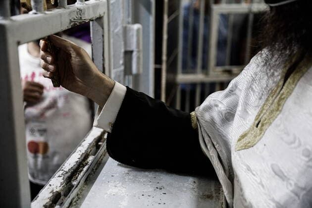 April 30, 2021, Athens, Greece: Procession of the Epitaph in Korydalos prison during Orthodox Holy Week. Athens Greece - ZUMAe114 20210430_zaa_e114_005 Copyright: xEurokinissix