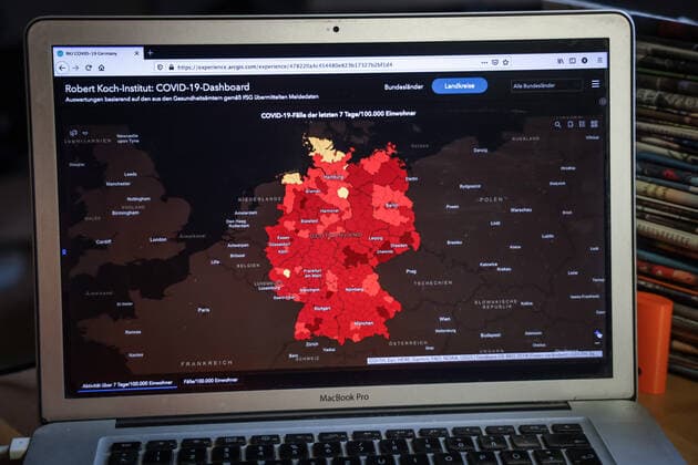 Coronavirus in Germany Covid 19 Dashboard of the Robert Koch Institute 01 05 2021 Robert Koch Institute 7 days Incidence 148.6 7 days Number of cases 123 575 COVID 19 cases 3 400 532 Addition of 18 935 compared to the previous day COVID 19 deaths 83 082 Addition of 232 compared to the previous day