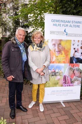 Günter Steinberg with his wife Margot at the Paukenschlag gegen die Einsamkeit concert event of the Josef and Luise Kraft Foundation for senior citizens at the Mathildenstift in Munich, 01 05 2021 Foto:xS.xAdamx xFuturexImage