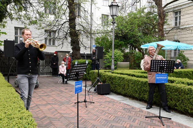 Martin Hutter and Ernst Hutter at the Paukenschlag gegen die Einsamkeit concert event of the Josef and Luise Kraft Foundation for Senior Citizens at the Mathildenstift Munich, 01 05 2021 Foto:xS.xAdamx xFuturexImage