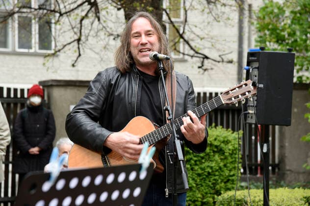Roland Hefter at the Paukenschlag gegen die Einsamkeit concert event of the Josef and Luise Kraft Foundation for senior citizens at the Mathildenstift Munich, 01 05 2021 Foto:xS.xAdamx xFuturexImage