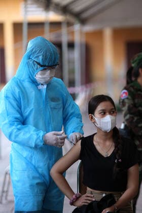 (210501) -- PHNOM PENH, May 1, 2021 -- A health worker gives a shot of the Chinese Sinopharm COVID-19 vaccine to a woman at an inoculation site in Phnom Penh, Cambodia, May 1, 2021. (Photo by Xinhua) COMBIDIA-PHNOM PENH-COVID-19-CHINESE VACCINE-VACCINATION LyxLay 