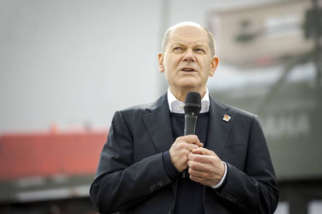 Olaf Scholz, candidate for chancellor of the SPD, gives a speech at a rally on Labour Day at the drive-in cinema site of the Lausitzer Autokino Festival Cottbus, 01 05 2021 Cottbus Germany Copyright: xJaninexSchmitz photothek.dex
