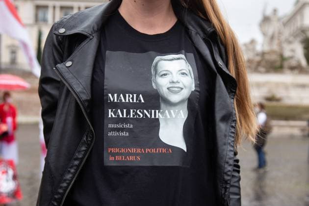 Italy: Svetlana Tikhanovskaya in Rome A woman shows a t-shirt with face of Maria Kalesnikava, a political prisoner in Belarus, during a sit-in organized by Belarusian community living in Italy, this afternoon May 1, 2021, in Piazza del Popolo in Rome Rome Italy Copyright: MatteoxNardone