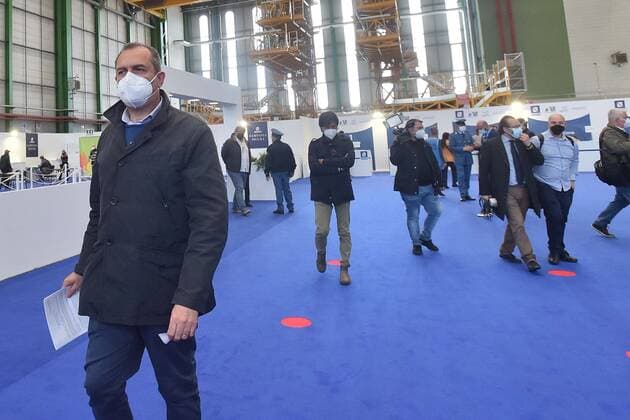 Photo IPP Felice De Martino Naples 02 05 2021 Chronicle Inauguration hub vaccine intercompany Capodichino hangar Atitech In the photo Luigi De Magistris Mayor of Naples Italy Photo Press World  0