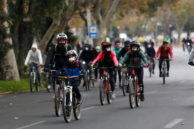 Santiago 2 May 2021 Thousands of athletes use the sports strip during the coronavirus pandemic Marcelo Hernandez Atonchile, Santiago Chile Aton 506238  Copyright: MARCELOxHERNANDEZ ATONCHILE
