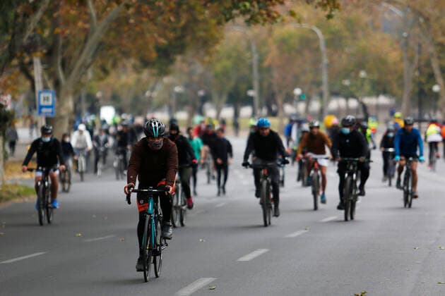 Santiago 2 May 2021 Thousands of athletes use the sports strip during the coronavirus pandemic Marcelo Hernandez Atonchile, Santiago Chile Aton 506240  Copyright: MARCELOxHERNANDEZ ATONCHILE