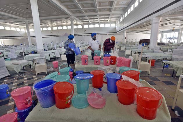 NEW DELHI, INDIA - MAY 2: Gurudwara sewadar and workers prepare 300 beds COVID-19 isolation care centre at Gurdwara Rakab Ganj Sahib, on May 2, 2021 in New Delhi, India. (Photo by Sanjeev Verma Hindustan Times ) Daily Life Amid Coronavirus Pandemic In India