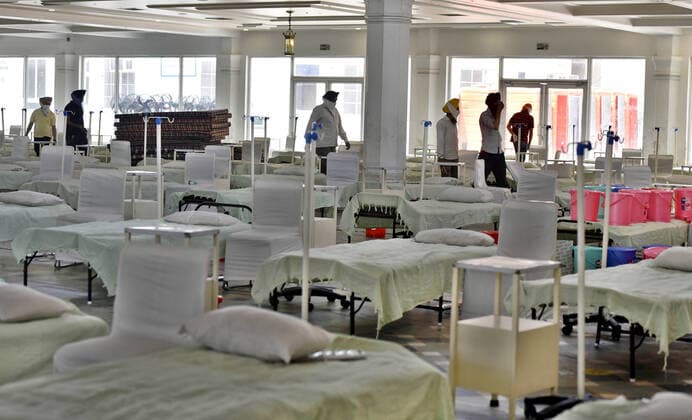 NEW DELHI, INDIA - MAY 2: Gurudwara sewadar and workers prepare 300 beds COVID-19 isolation care centre at Gurdwara Rakab Ganj Sahib, on May 2, 2021 in New Delhi, India. (Photo by Sanjeev Verma Hindustan Times ) Daily Life Amid Coronavirus Pandemic In India