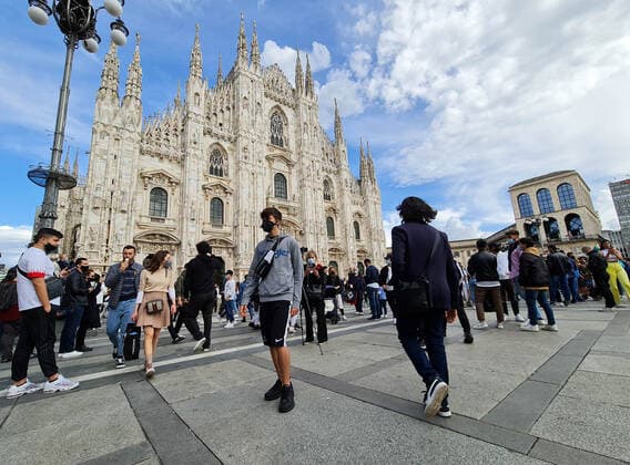 Milan, First Weekend in the Yellow Zone Shops, Bars, Restaurants open In the photo: People in the City Center  Copyright: xSimonaxChiocciax xIPAx xFotosickix