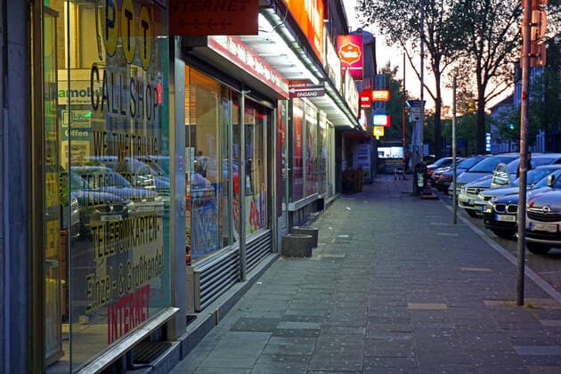 Public standstill during curfew Curfew in Essen from 10 p.m. to 5 a.m. Impressions from the city centre with empty streets and squares, like here in the uncomfortable railway station district Essen North Rhine-Westphalia Germany Hachestraße