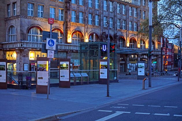 Public standstill during curfew Curfew in Essen from 10 p.m. to 5 a.m. Impressions from the city center with empty streets and squares Essen North Rhine Westphalia Germany