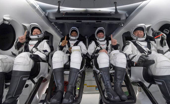 Bilder des Jahres 2021, News 05 Mai News Themen der Woche KW17 News Bilder des Tages NASA astronauts Shannon Walker, left, Victor Glover, Mike Hopkins, and Japan Aerospace Exploration Agency (JAXA) astronaut Soichi Noguchi, right are seen inside the SpaceX Crew Dragon Resilience spacecraft onboard the SpaceX GO Navigator recovery ship shortly after having landed in the Gulf of Mexico off the coast of Panama City, Florida, Sunday, May 2, 2021. NASA?s SpaceX Crew-1 mission was the first crew rotation flight of the SpaceX Crew Dragon spacecraft and Falcon 9 rocket with astronauts to the International Space Station as part of the agency?s Commercial Crew Program. Mandatory Copyright: xCNPx xMediaPunchx