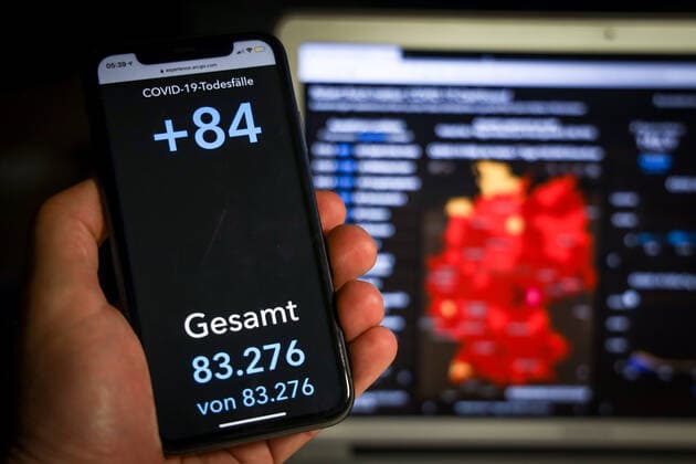 Coronavirus in Germany Covid 19 Dashboard of the Robert Koch Institute 03 05 2021 Robert Koch Institute 7 days Incidence 146.9 7 days Number of cases 122 205 COVID 19 cases 3 425 982 Addition by 9 160 compared to the previous day COVID 19 deaths 83 276 Addition by 84 compared to the previous day