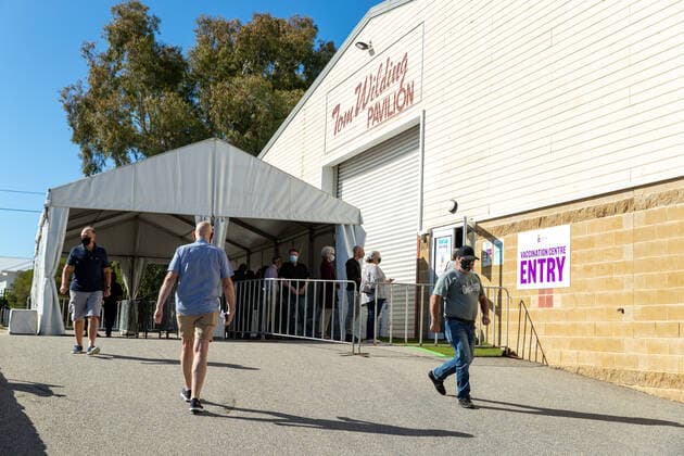 WA CORONAVIRUS COVID19, Members of the public arrive at the mass vaccination centre at Claremont Showground in Perth, Monday, May 2, 2021. From today over-50s are eligible for the Covid-19 immunisation program at two mass public vaccination clinics in Perth. ( NO ARCHIVING, EDITORIAL USE ONLY, NO USE IN BOOKS WITHOUT CONSENT PERTH WA AUSTRALIA  Copyright: xRICHARDxWAINWRIGHTx 20210503001539406937