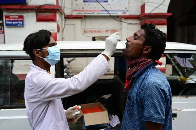 May 3, 2021, Prayagraj, Uttar Pradesh, India: Prayagraj: A medics take swab at a mobile van during government imposed weekend Lockdown in Prayagraj on Monday, May 03, 2021. Prayagraj India - ZUMAv115 20210503_zap_v115_036 Copyright: xPrabhatxKumarxVermax