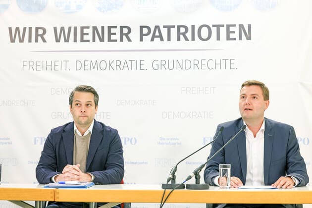 20210503 Press conference of the FPOe Corona politics in Linz and Vienna - the comparison makes safe VIENNA, AUSTRIA - MAY 3: Deputy Governor of Vienna Dominik Nepp (FPOE) and Linz City Councillor for Health Michael Raml (FPOe Upper Austria) at Press conference - of the FPOe Corona politics in Linz and Vienna - the comparison makes safe at FPOe-Media Center on May 3, 2021 in Vienna, Austria. 210503_SEPA_10_019 Copyright: xMichaelxIndrax SEPAxMedia
