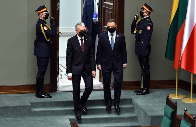 Bilder des Jahres 2021, News 05 Mai News Themen der Woche KW18 News Bilder des Tages Warschau, Sitzung im Sejm anlässlich des 230. Jahrestages der Polnisch-Litauischen Verfassung 03.05.2021 WARSZAWA SEJM RP ZGROMADZENIE PARLAMENTARZYSTOW POLSKI I LITWY Z OKAZJI 230 ROCZNICY UCHWALENIA KONSTYTUCJI 3 MAJA Z UDZIALEM PREZYDENTA LITWY I POLSKI N Z GITANAS NAUSEDA PREZYDENT LITWY ANDRZEJ DUDA FOT DAMIAN BURZYKOWSKI NEWSPIX.PL 03 05 2021 WARSAW, SEJM RP. ASSEMBLY OF POLISH AND LITHUANIAN PARLIAMENTS ON THE 230TH ANNIVERSARY OF PASSING THE CONSTITUTION ON MAY 3 WITH THE PRESIDENT OF LITHUANIA AND POLAND --- Newspix.pl  DB030521_074