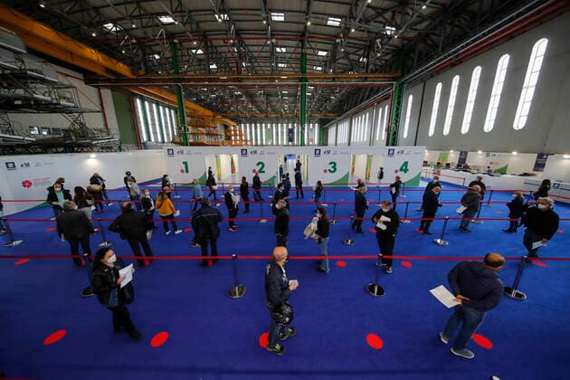 The Covid-19 Vaccine Center at the Atitech hangar of Naples Capodichino International Airport. The Capodichino Covid-19 Vaccine Center was built on an area of 10,000 square meters made available free of charge by Atitech at the Naples Capodichino International Airport. The center will guarantee over 6,000 vaccinations per day to users of the Napoli 1 Centro, Napoli 2 Nord and Napoli 3 Sud ASLs.  Copyright: xSalvatorexLaportax xIPAx xKontrolabx